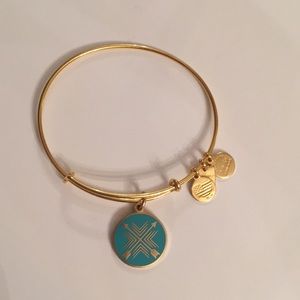 Arrows of friendship Bangle